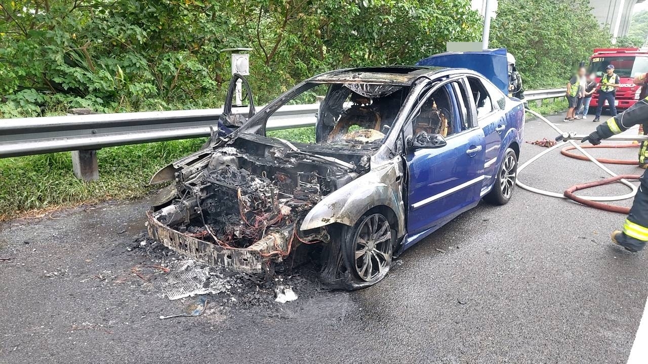 國道1號南向37.5K林口段,今(23)日下午14時許傳出火燒車事故。