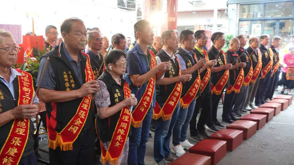 ▲南瑤宮祈安遶境巡角起駕前進行置天台科儀。(記者林明佑攝)
