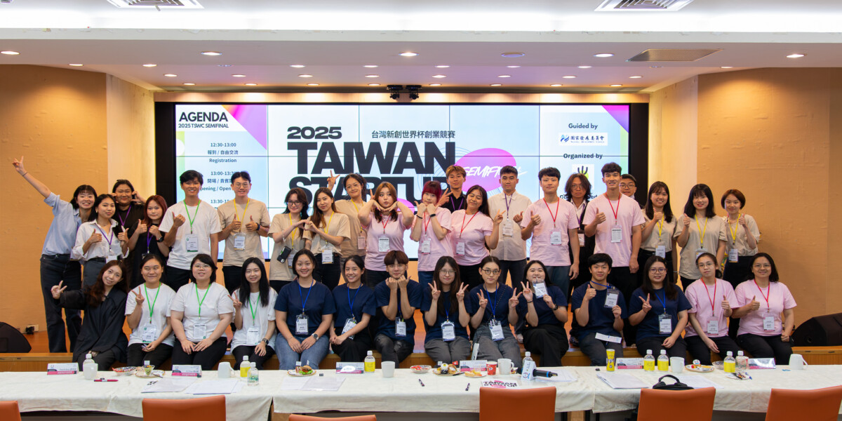▲2025TSWC共招募超過 40 位青年志工投入國際賽事支援，從活動執行、接待翻譯、現場引導到與國際嘉賓交流，展現台灣雙語人才的熱情與實力。(記者陳維鈞翻攝)