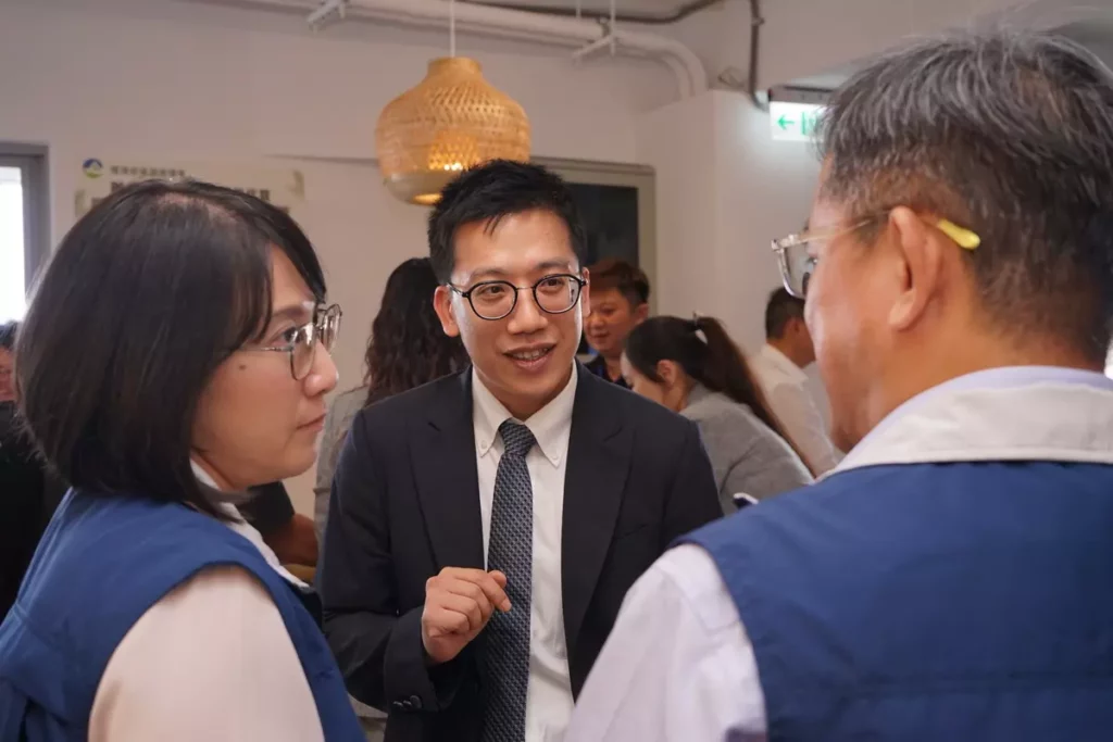 遠東全家福與遠傳電信合作導入環保制服,強化企業形象,實際落實循環經濟理念