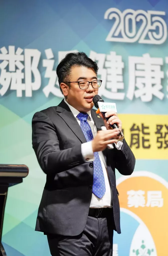 鄰近健康創辦人暨中康生醫董事長趙國鈞,將於2025第六屆台北國際照顧博覽會,精闢分析台灣藥局產業數位轉型新契機。(圖片來源:鄰近健康提供)