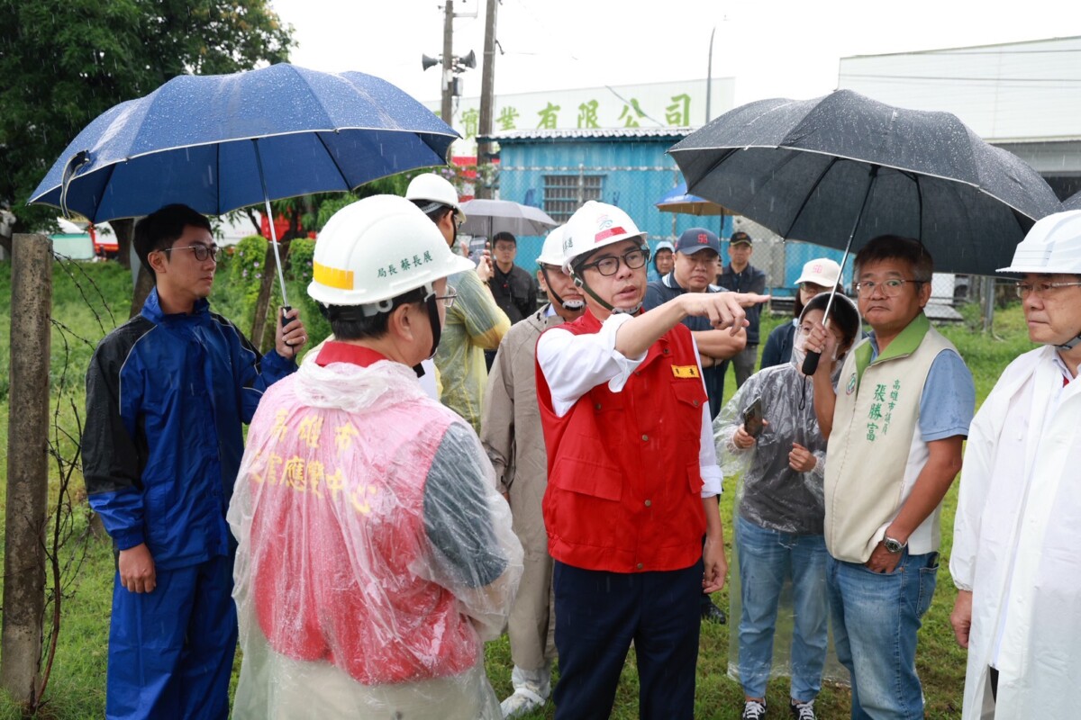 ▲陳其邁首站視察觀音湖滯洪池,為提升大社、仁武地區防汛韌性,市府將觀音湖打造成兼具滯洪池的防洪埤塘,有效發揮防洪效益,大幅降低下游積淹水情形。