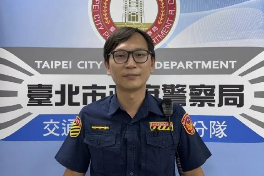 車輛拋錨  年邁長者無奈受困車陣  大同警迅速排除