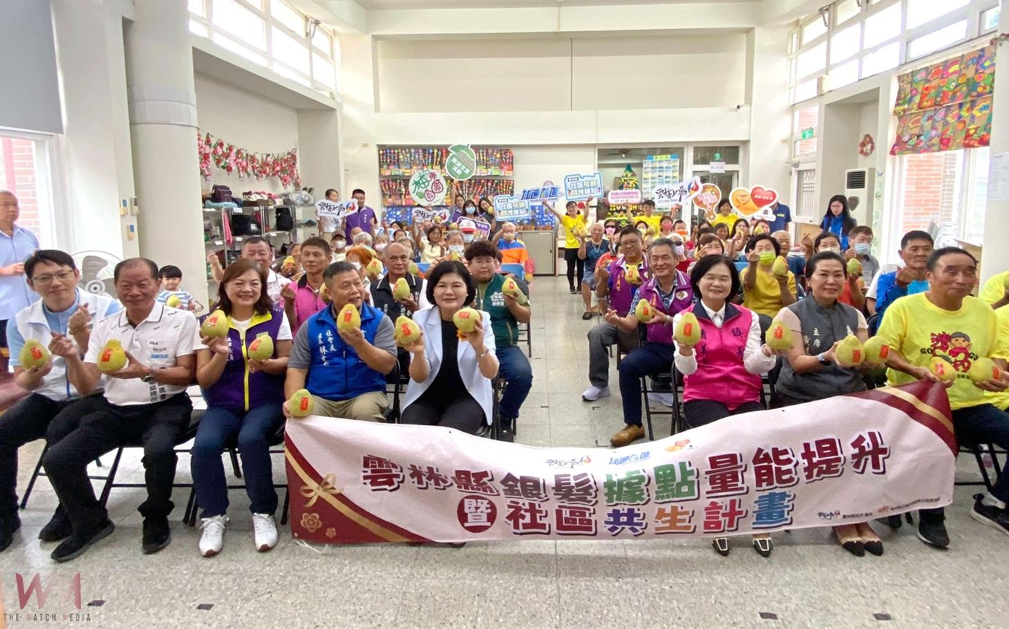 (有影片)/張麗善縣長親送文旦賀佳節 感謝志工長輩共享團圓喜悅 - https://www.watchmedia01.com