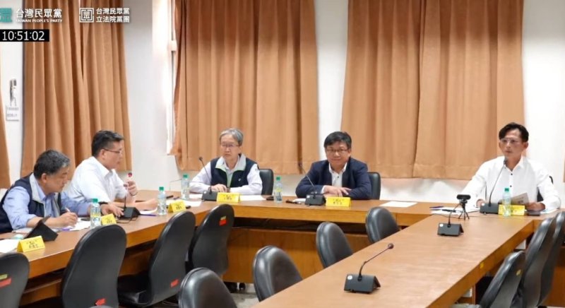 黃國昌針對台電的報告,提出許多質疑。 黃國昌針對台電的報告,提出許多質疑。