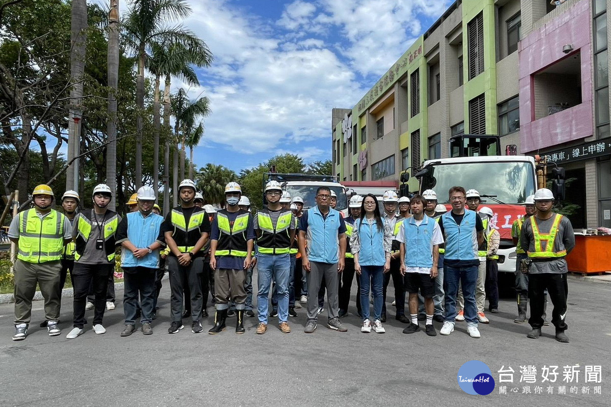 針對花蓮馬太鞍溪堰塞湖潰堤重創光復鄉,桃園市政府於第一時間集結人員機具前往花蓮協助救災。
