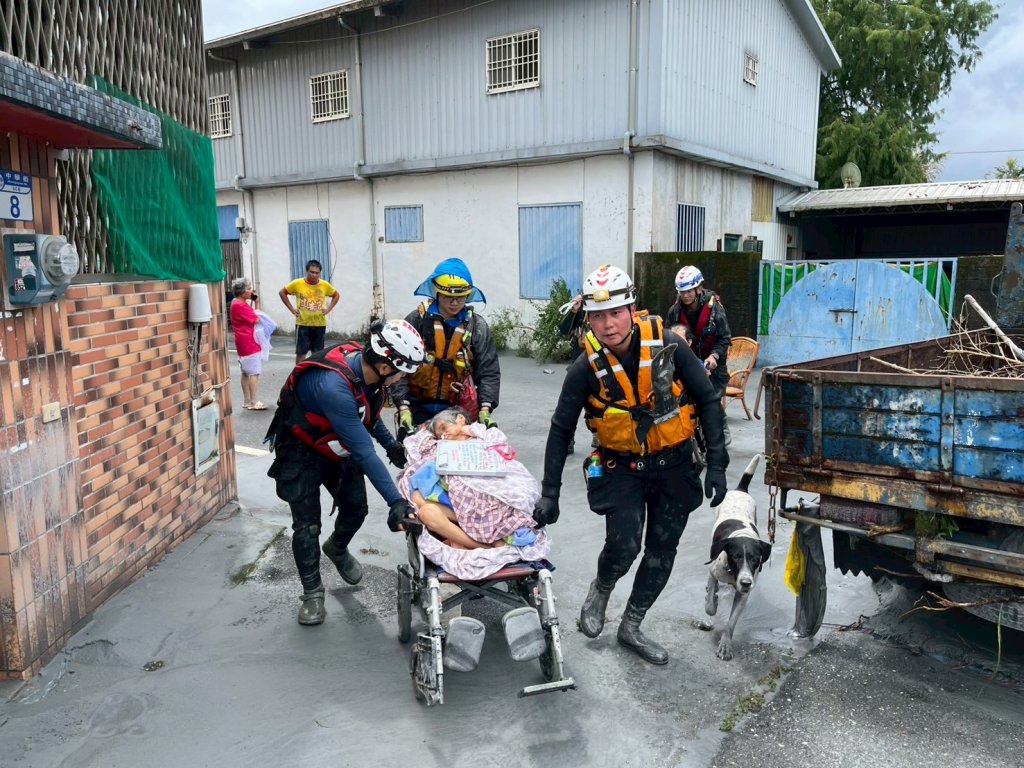 台東消防局連續支援2日　共搜索70處、撤離70人、就地避難88人