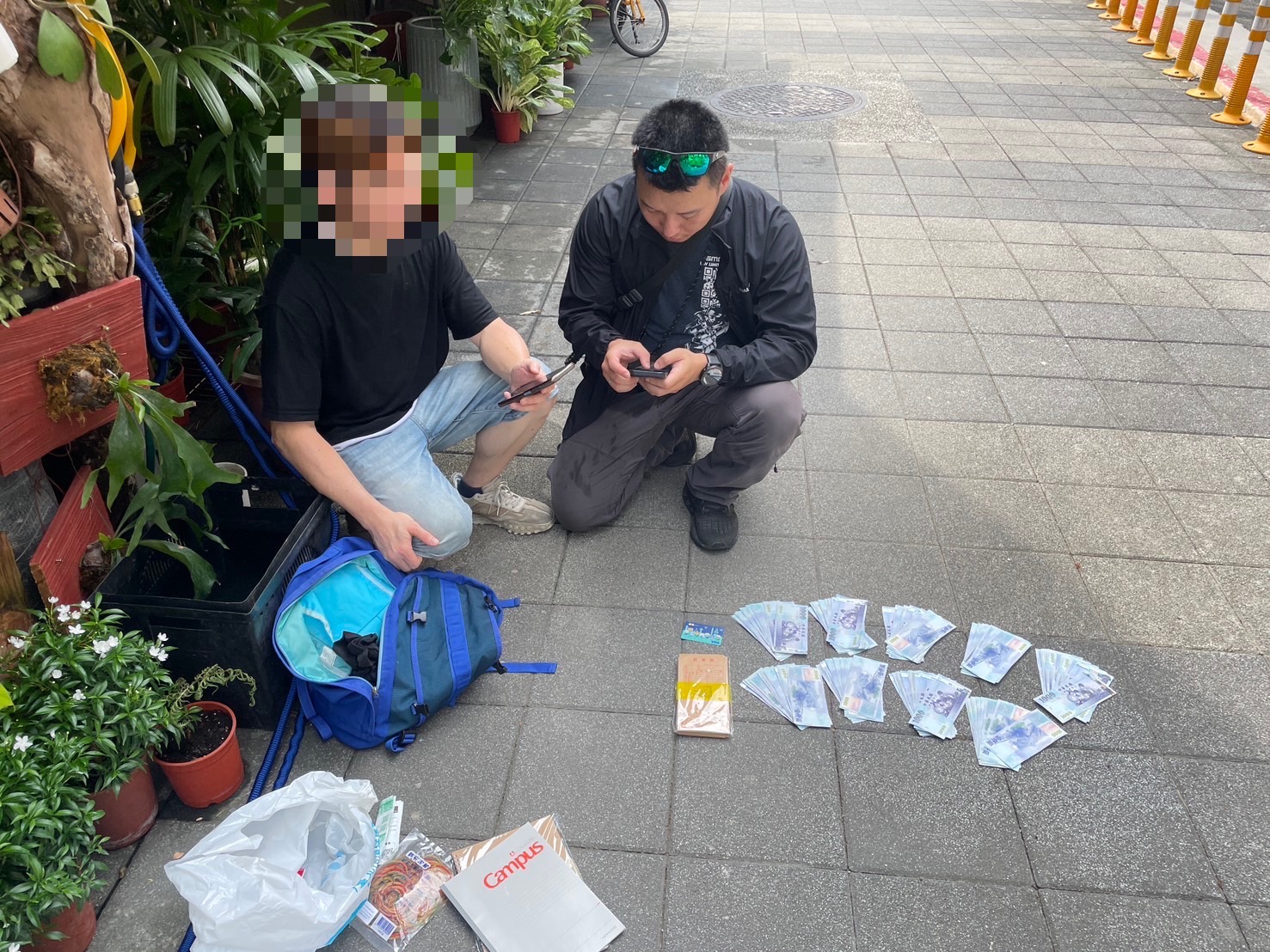 郭男見警心虛,拔腿就跑,試圖逃往市民大道,但最終仍被警方壓制逮捕。