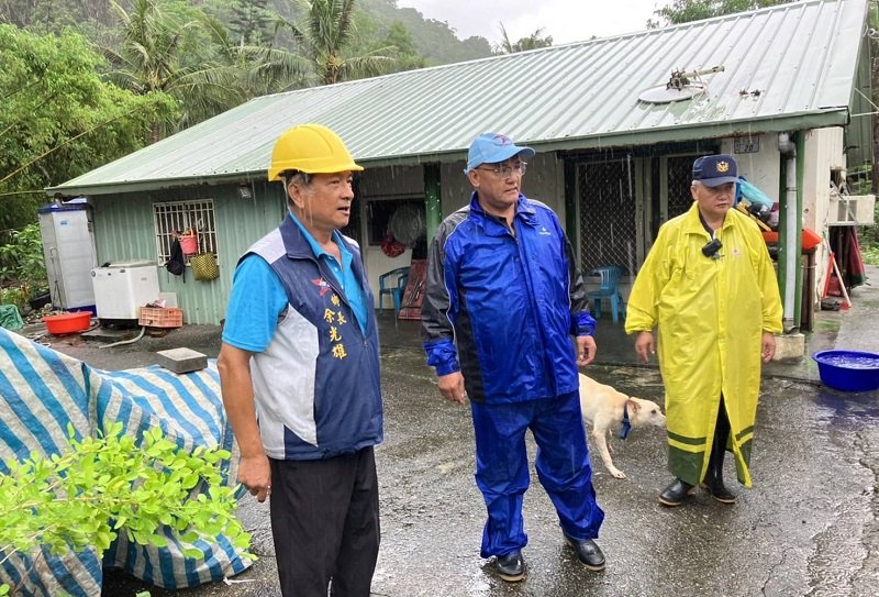 延平警協助撤離紅色土石流警戒區住戶 守護民眾生命安全