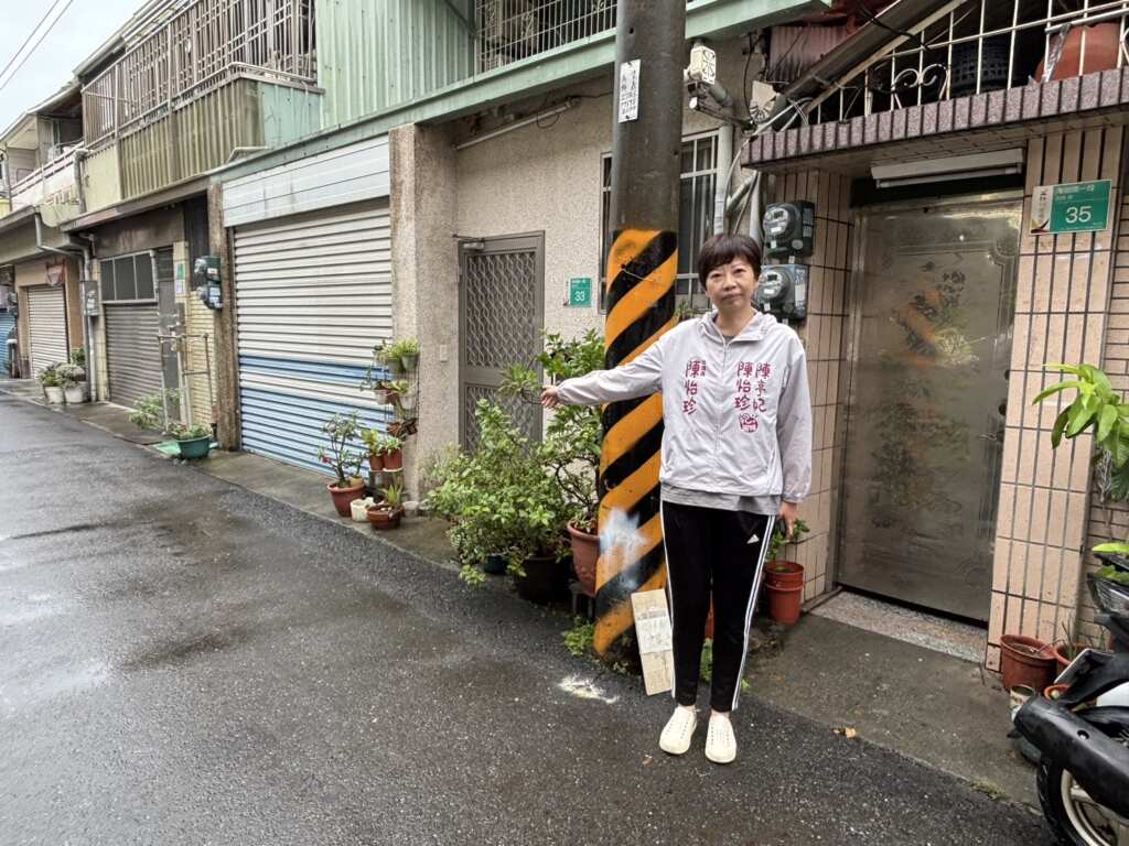 ▲市議員陳怡珍不滿防水閘門補助砍半。