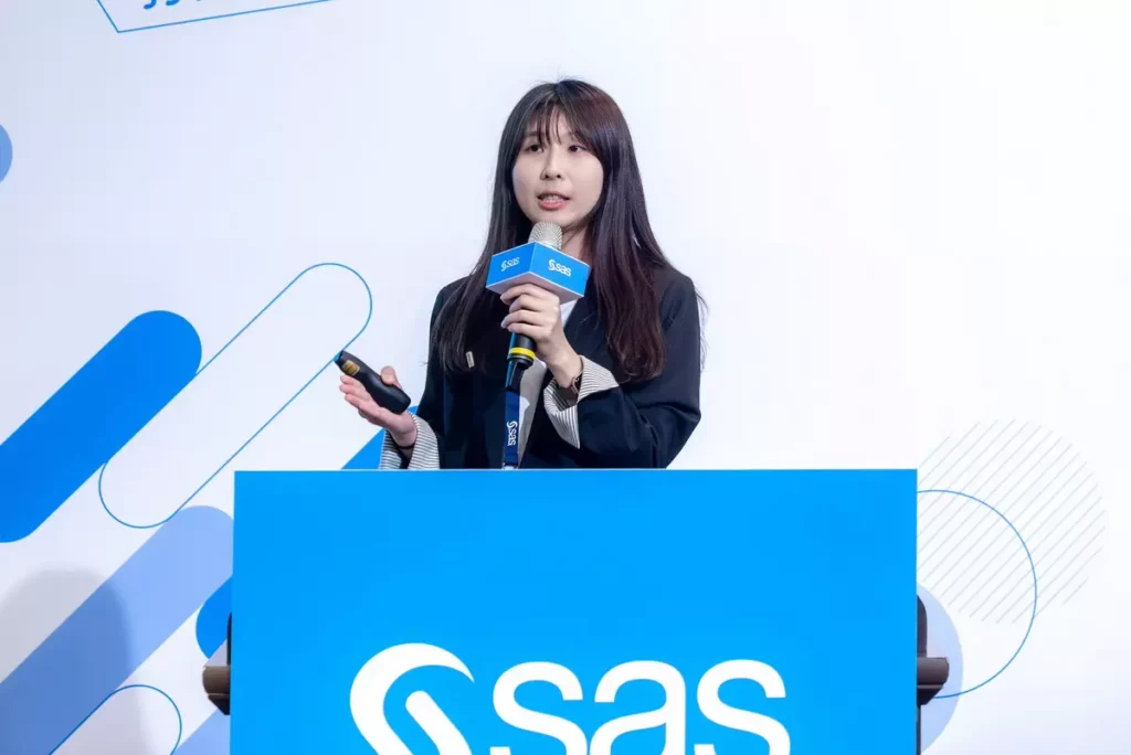 SAS 台灣顧問詹士樺讚賞學生們出色的資料蒐集與AI應用能力，充分展現新世代數據人才的創意與潛能