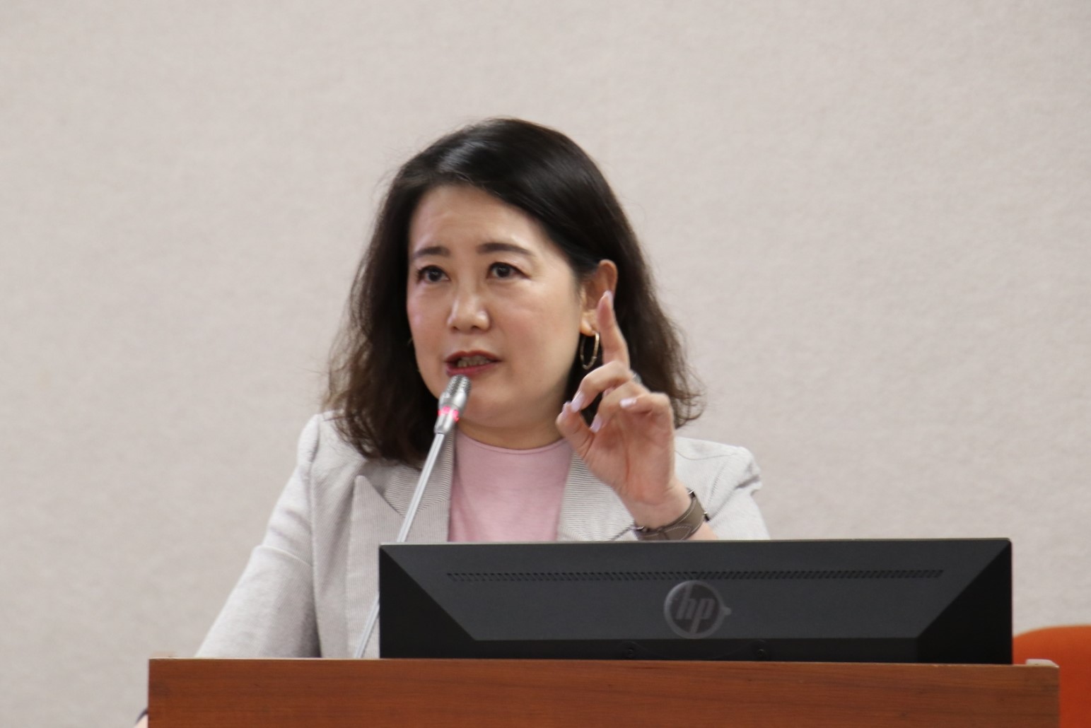 吳思瑤、林楚茵批藍白消費災情 強調中央已投入救災全力 286 吳思瑤、林楚茵批藍白消費災情 強調中央已投入救災全力 285