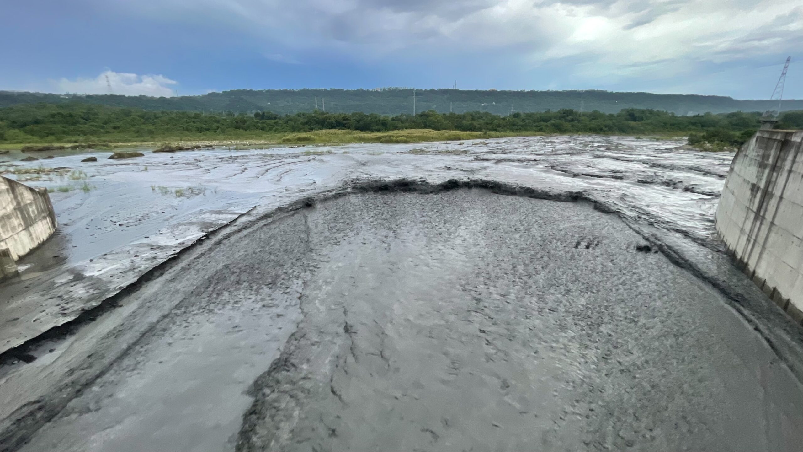 樺加沙助攻石門水庫逼近滿庫 北水分署啟動阿姆坪防淤沖淤 S 38780938 scaled