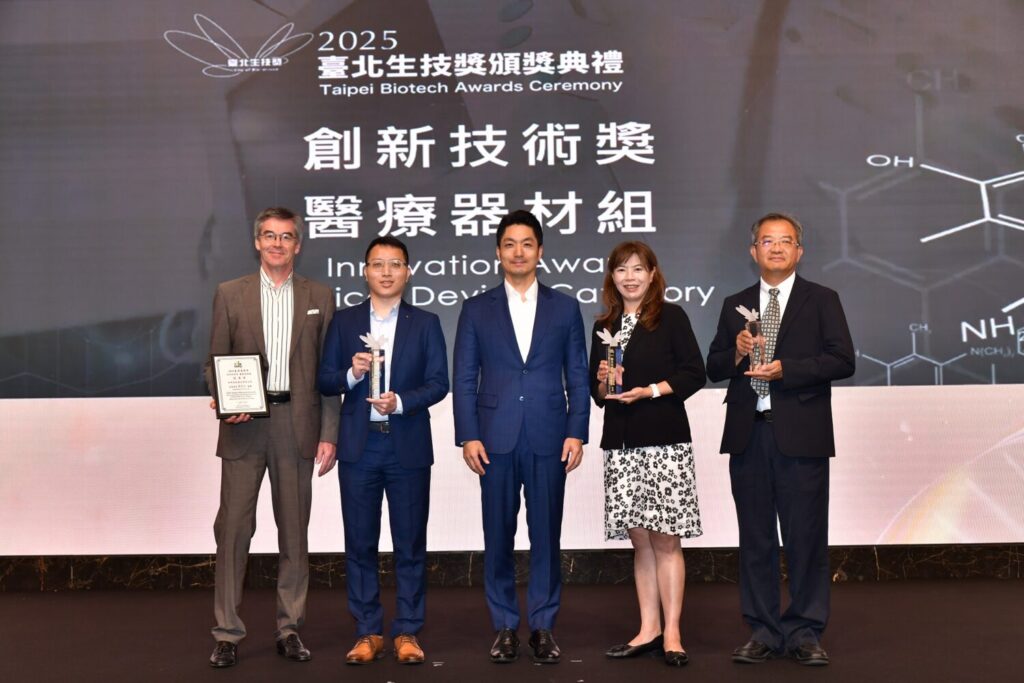 2025臺北生技獎創新技術獎醫療器材組得獎企業與蔣市長合照。(圖/主辦單位 提供)