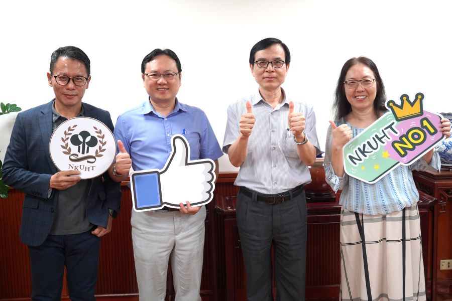▲徐立偉老師、梁榮達老師、陳國泰代理校長及梁靜文老師(由左至右)開心合影。