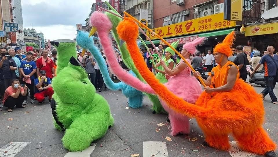 未來將持續推出創新偶裝,展現台灣街頭文化的獨特趣味與表演藝術風貌。/圖片來源:鍾藝劇團