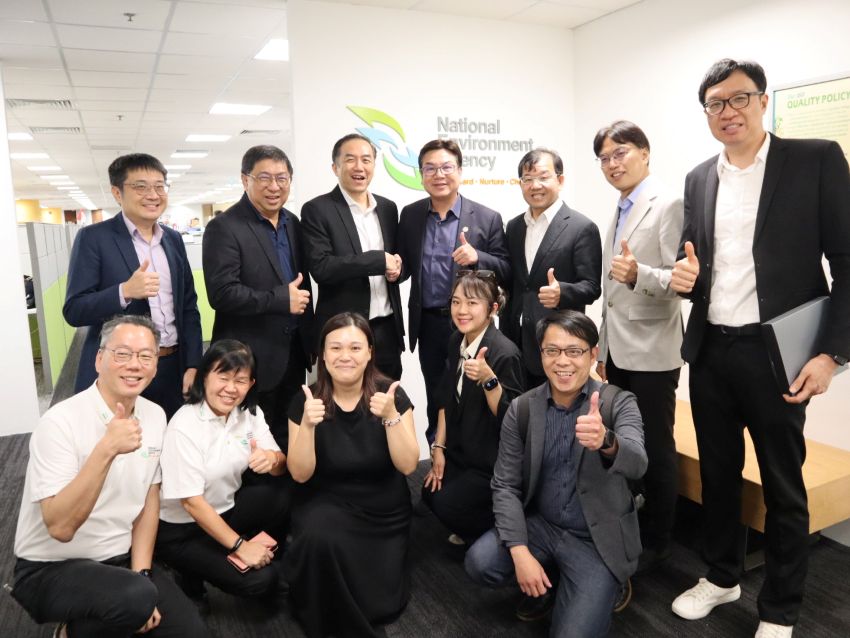 拜會新加坡國家環境局 新北借鏡殯葬典範 1 《圖說》新北市副市長劉和然〈後排中〉率民政局團隊拜會新加坡國家環境局,就殯葬管理與城市環境永續交換意見,尋求能夠引進新北的經驗做法,後排右三民政局長林耀長。〈民政局提供〉