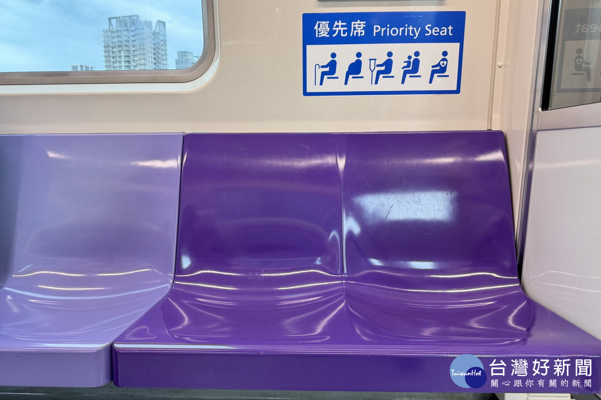 桃園捷運公司全面完成31列車「優先席」圖示更新。<br /><br />