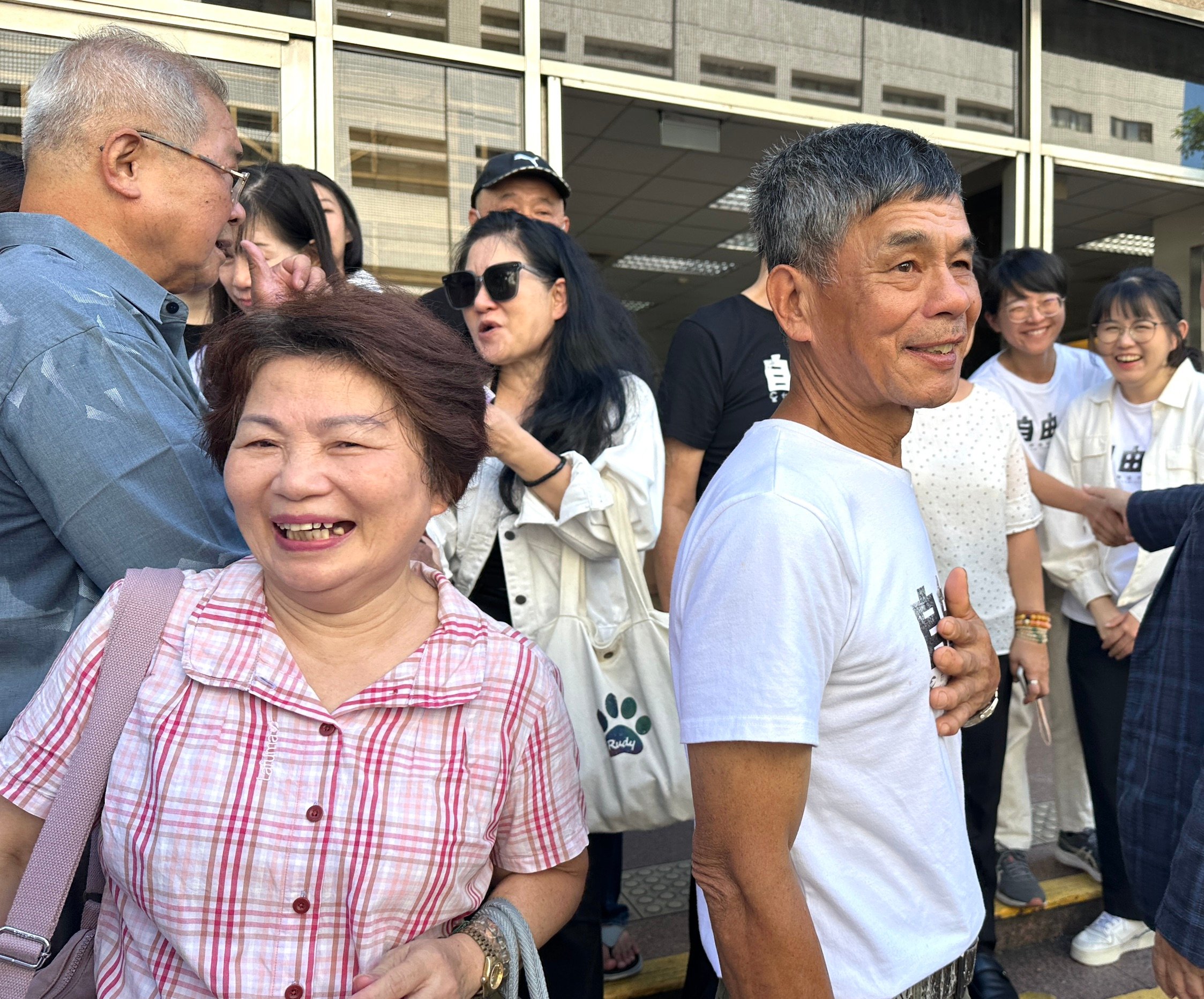 麵包師傅呂金鎧(右)涉32年前女大生命案,在服刑19年後獲准再審改判無罪。林啟弘攝