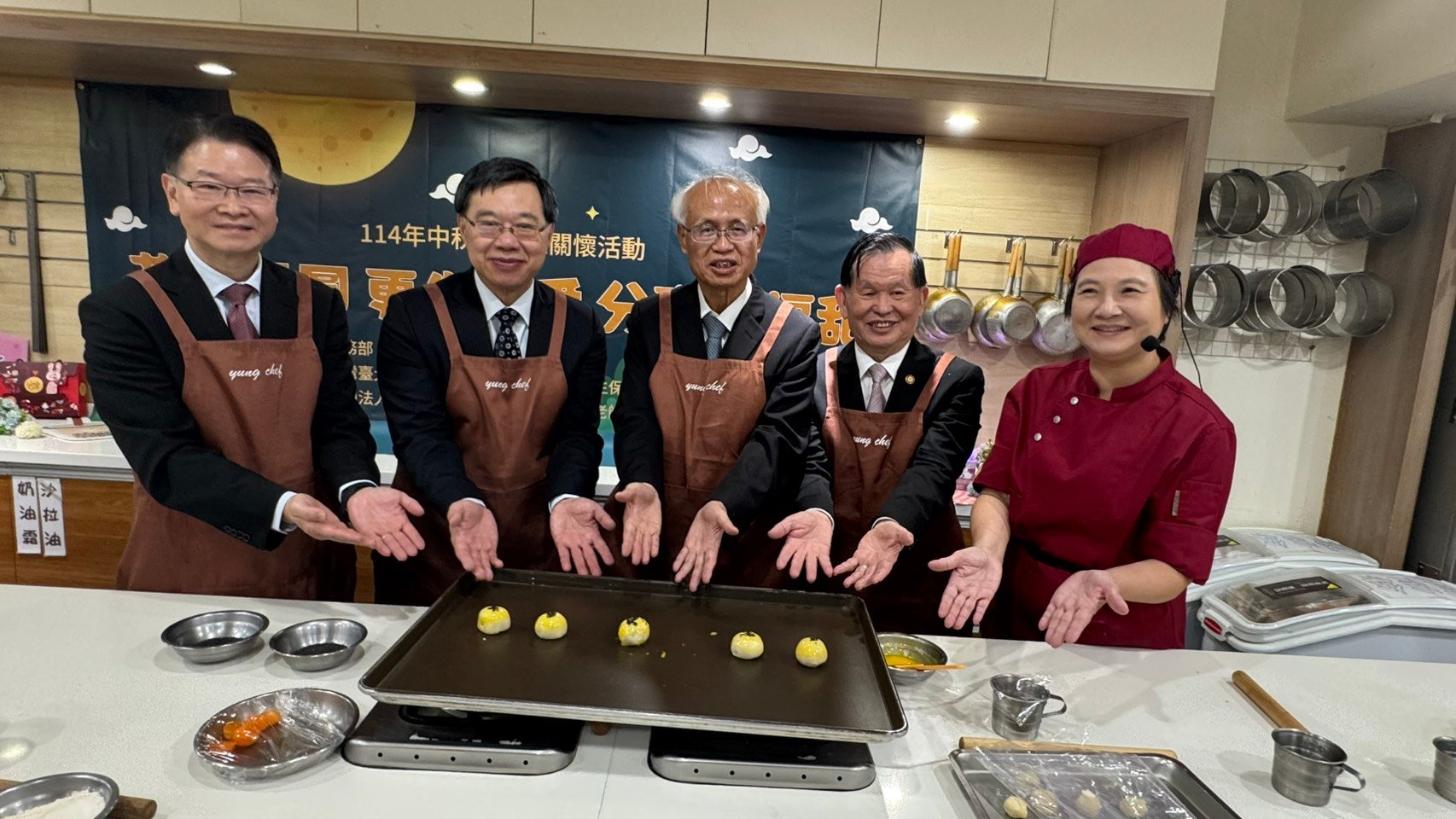 更生保護會台北分會25日舉辦「花好月圓 更生傳愛 分享幸福甜—中秋節社區關懷活動」。法務部提供