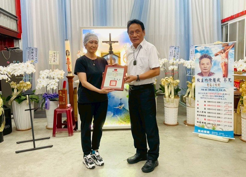 原民會曾智勇主委追頒徐超斌醫師二等原住民族獎章 表彰偏鄉醫療典範貢獻
