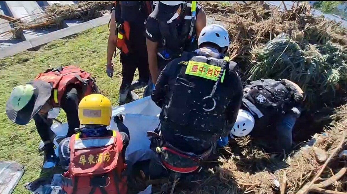 堰塞湖溢流重創花蓮　台中特搜隊連夜救援13人並尋獲罹難者