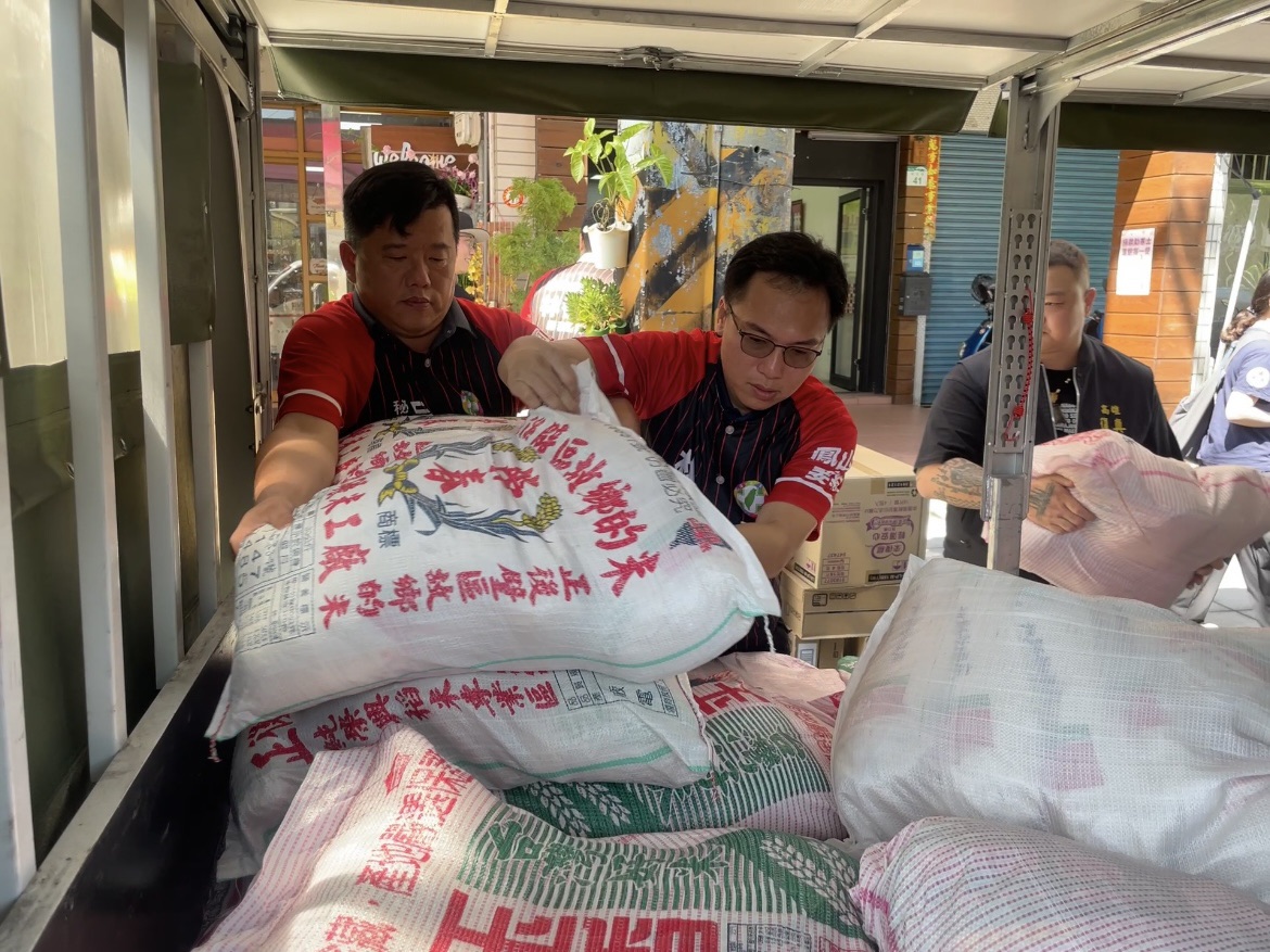 林智鴻攜手社福慈善總會 捐物資善款助光復災區 268 林智鴻攜手社福慈善總會 捐物資善款助光復災區 267