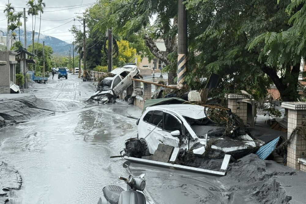 堰塞湖釀災多方馳援 李鴻源指「爆破」不可行、中央籲防範傳染病 256 照片來源:花蓮縣政府
