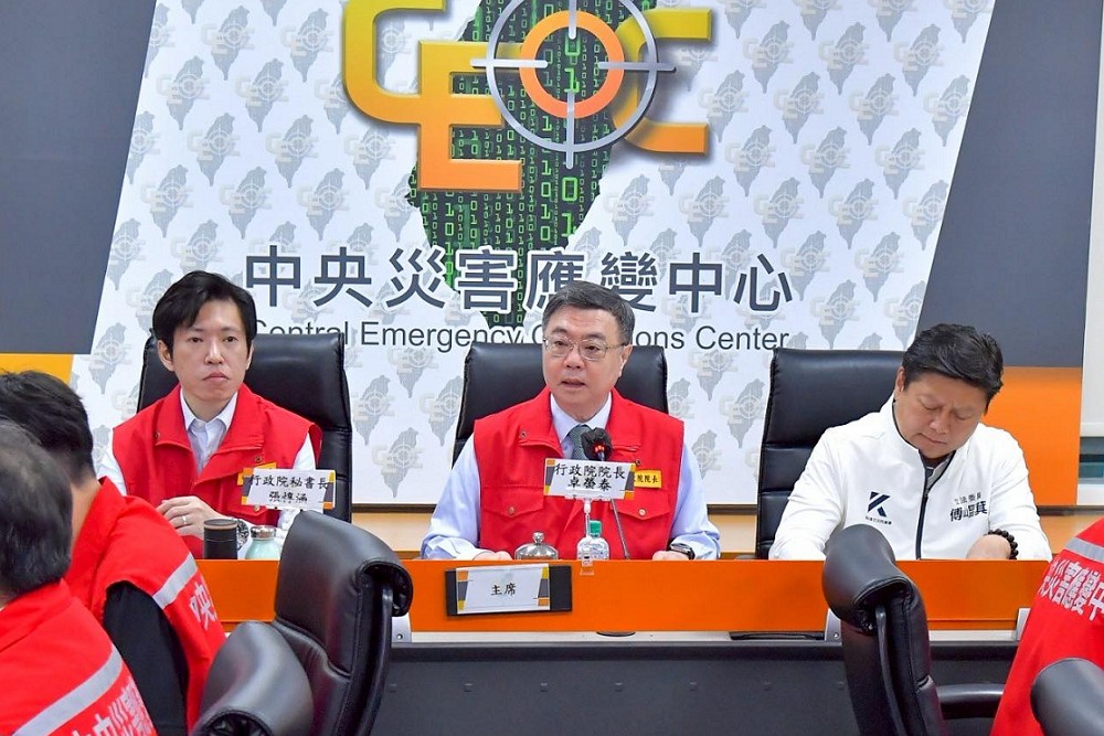 卓榮泰、傅崐萁勘災互轟 黃暐瀚:吵架是眼下最不需要的事 222 卓榮泰、傅崐萁勘災互轟 黃暐瀚:吵架是眼下最不需要的事 221