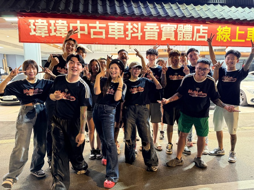 網紅藝人都願意來瑋瑋中古車0元起標,可見這間桃園中古車行深受信任(圖/Medick Marketing Ltd.提供)