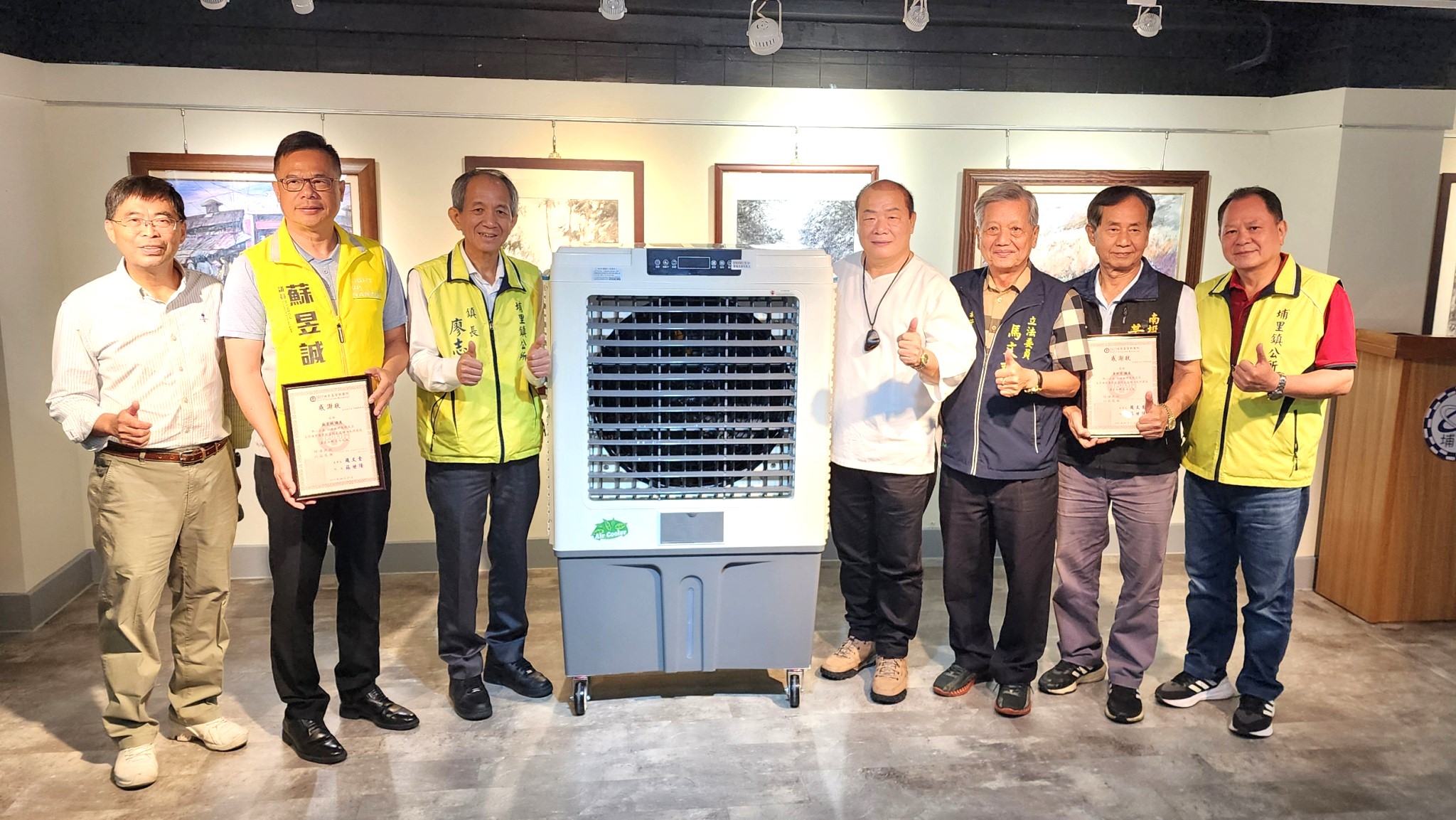 雲林生楊真祥畫會獻愛心捐贈埔里清潔隊與埔基