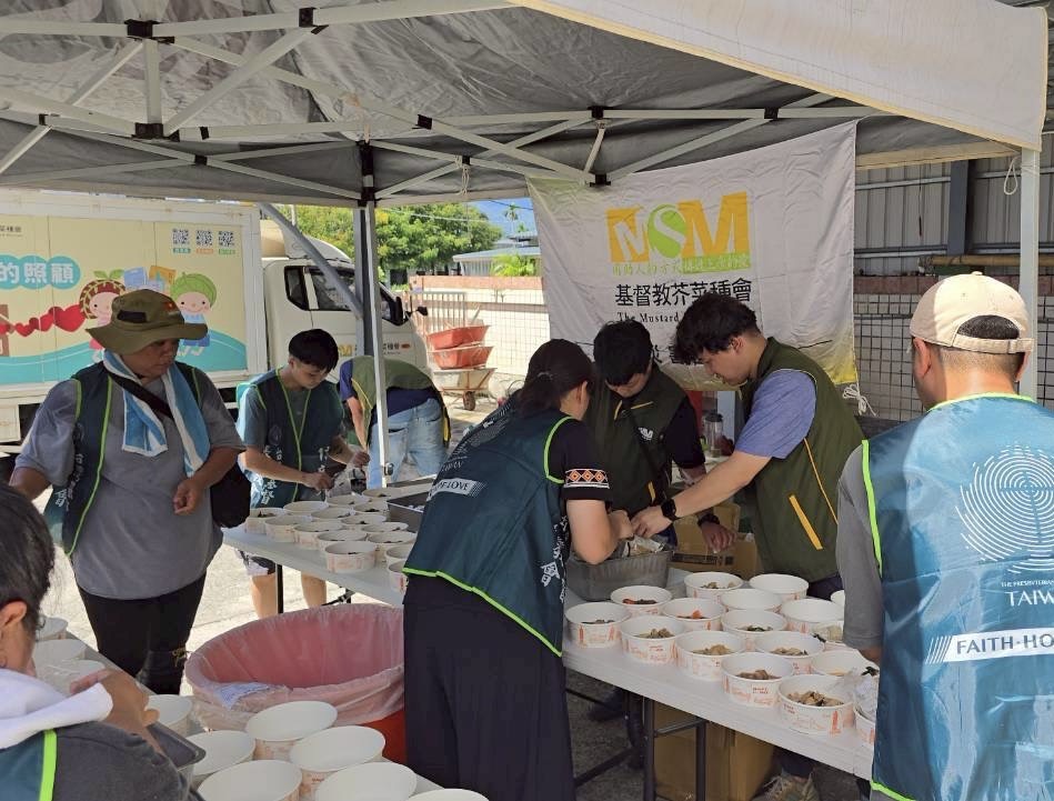 樺加沙颱風重創光復 芥菜種會設前進指揮所急送物資、熱食 協助清理家園 - https://www.watchmedia01.com