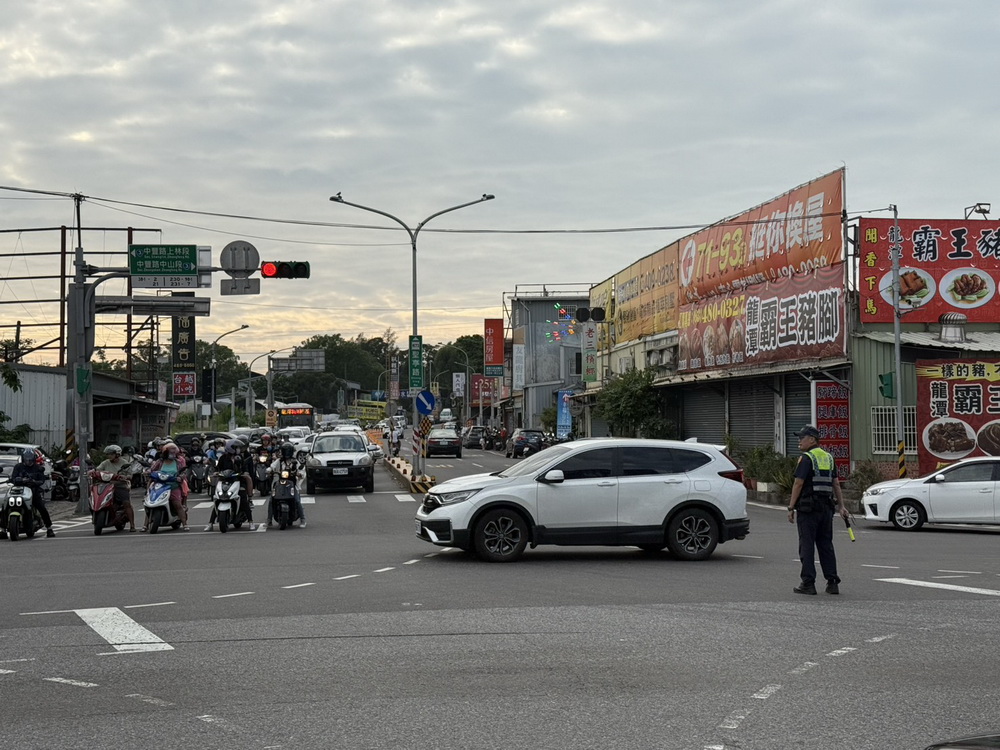 迎戰教師節連假車潮 龍潭分局超前部署 建議用路人避開壅塞路段 - https://www.watchmedia01.com