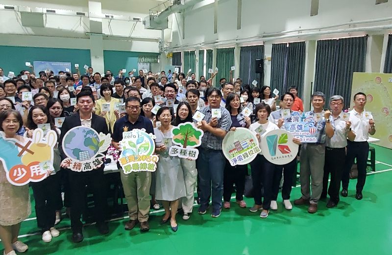 漾新聞|「我願意!」吳立森攜手全市校長宣示擔任永續教育領航員 打造淨零校園新典範