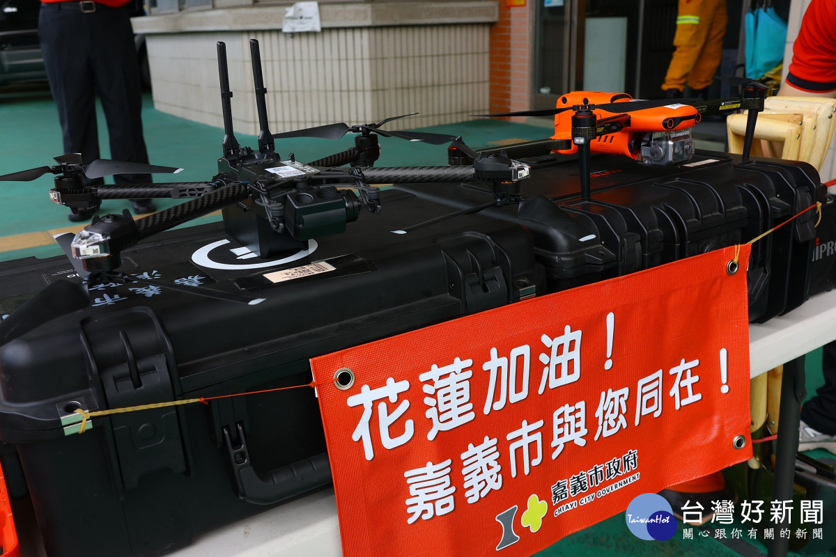 嘉義市府迅速整合跨局處資源，由消防局與環保局組成救援隊，帶著機具及物資馳援花蓮／嘉義市府提供