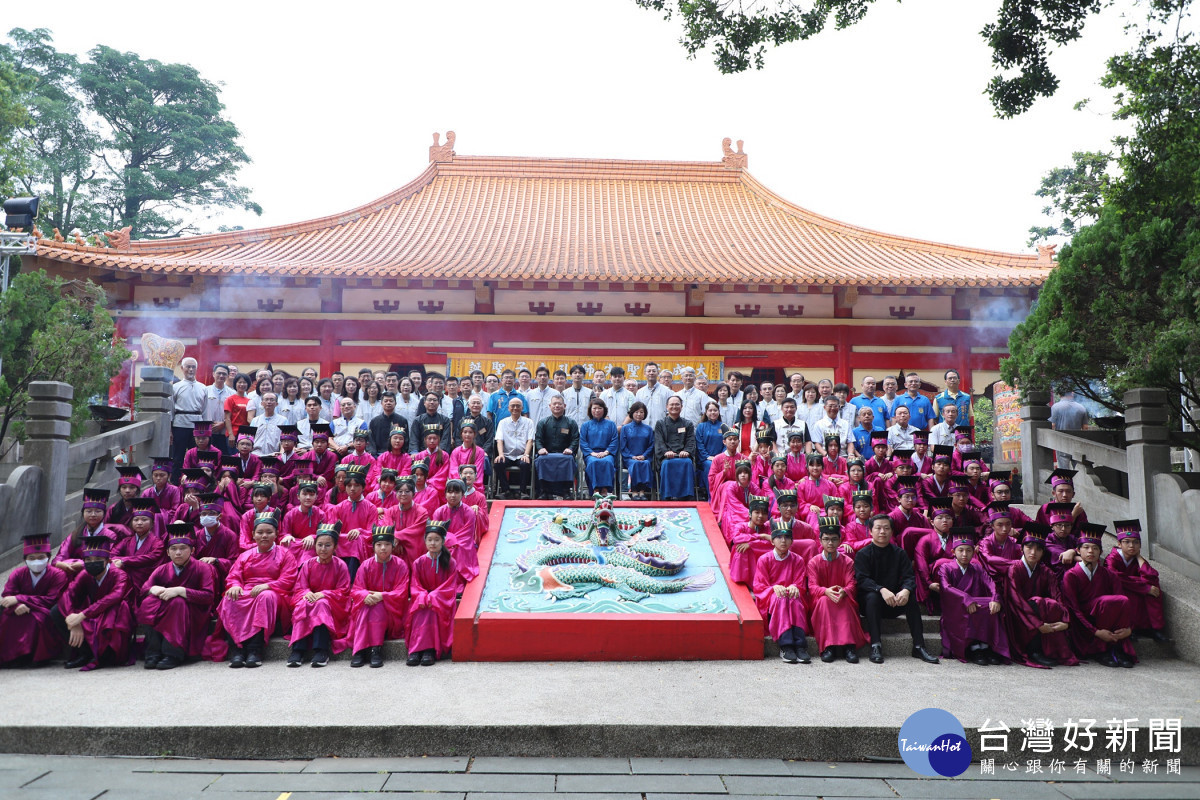 嘉義市今天在嘉義公園孔廟舉行各界紀念大成至聖先師2575週年誕辰釋奠典禮/嘉義市府提供
