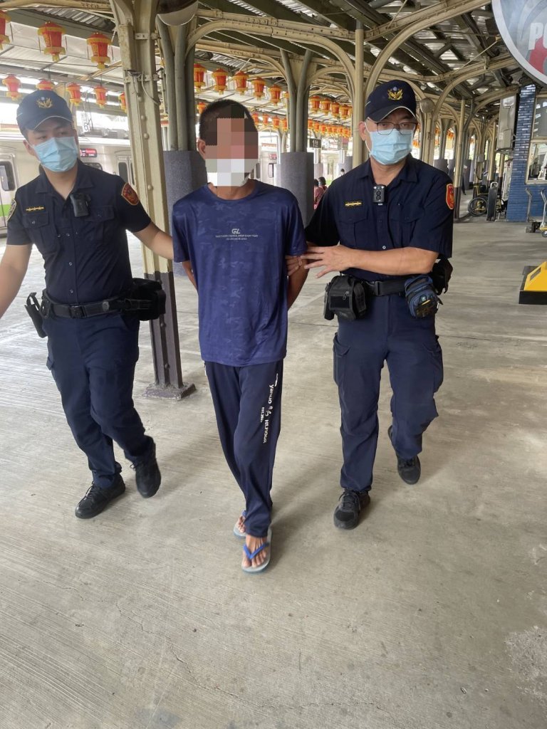 沙鹿火車站44歲男子酒醉持滅火器攻人-鐵警快打拘捕
