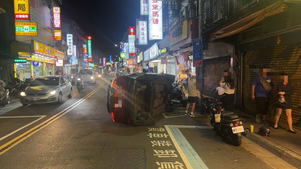 疑疲勞駕駛闖禍!泰山男連撞9車再自撞燈桿翻車