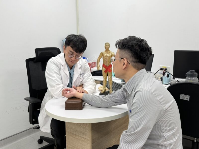 耳鳴和失眠惡性循環　中醫處方調理搭配針灸解決惱人不適