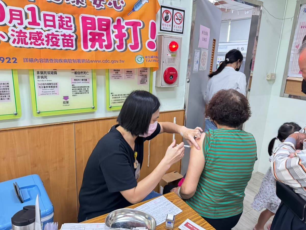 「左流右新」10/1同步開打 台中657家院所提供接種服務