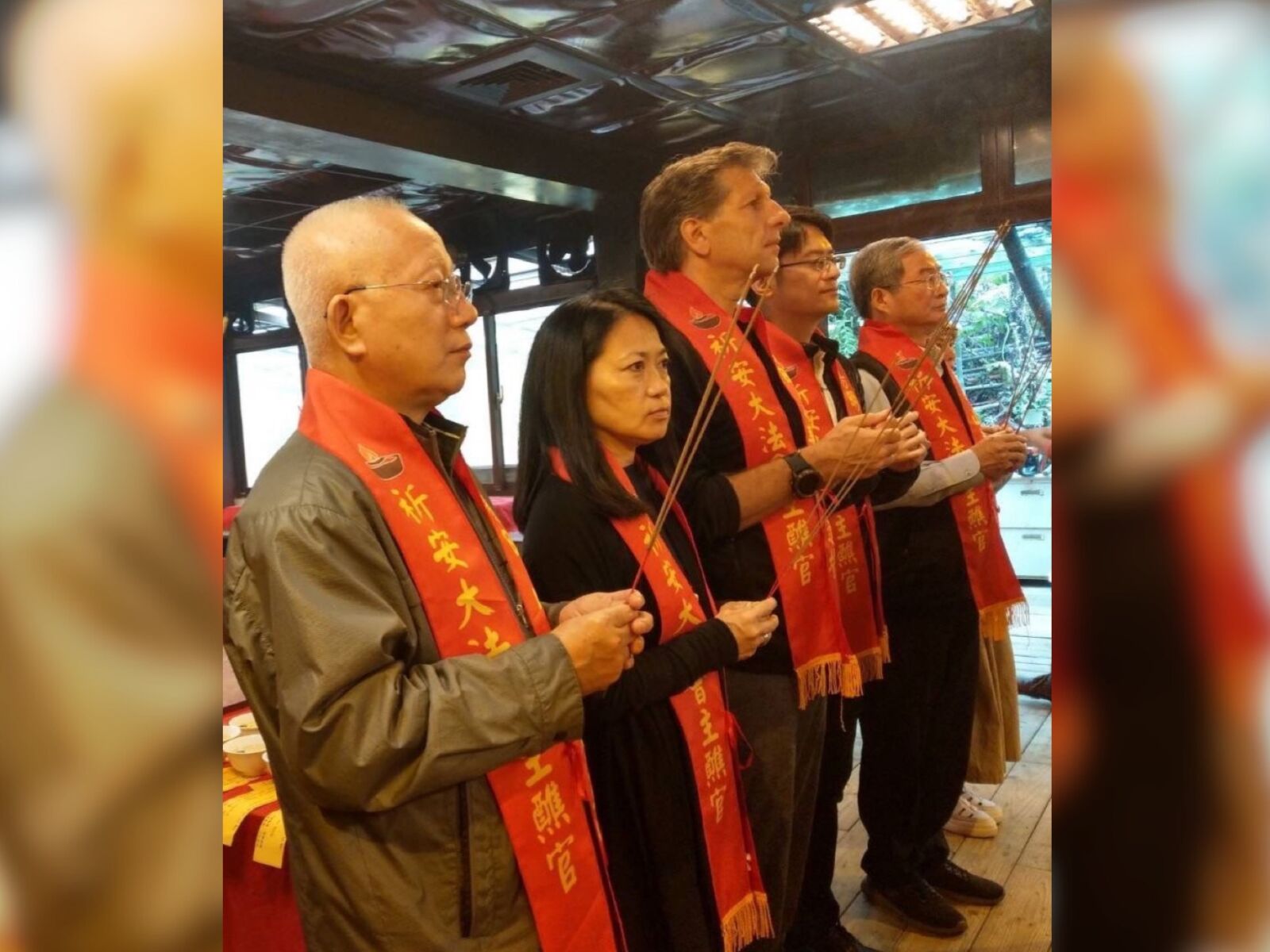 最豪台灣女婿方雋哲蒞陽明山姜太公廟 親點七星燈祈福 234 CNEWS195250926a02