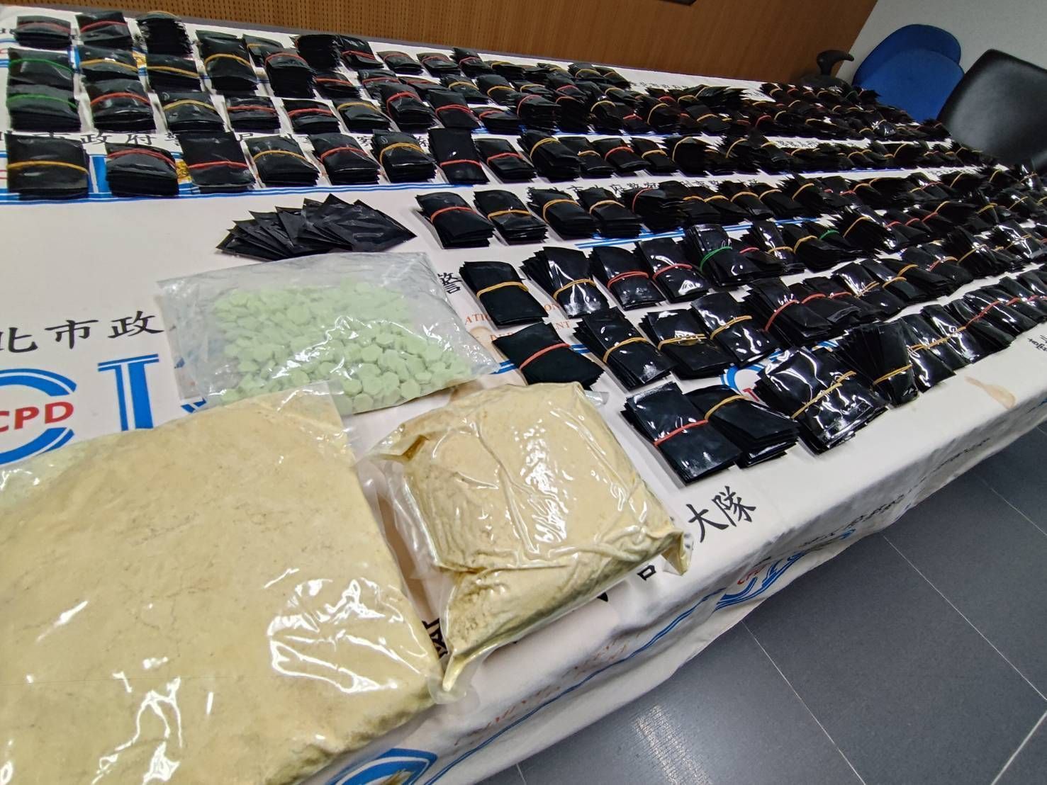偏僻社子島成毒品集裝地 鐵皮屋藏2公斤製毒原料 252 偏僻社子島成毒品集裝地 鐵皮屋藏2公斤製毒原料 251