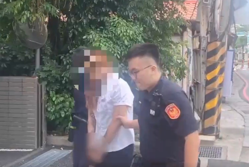 前後擦撞2公車 42歲女駕駛涉藏依托咪酯菸彈送辦 261 cnews204250926a05