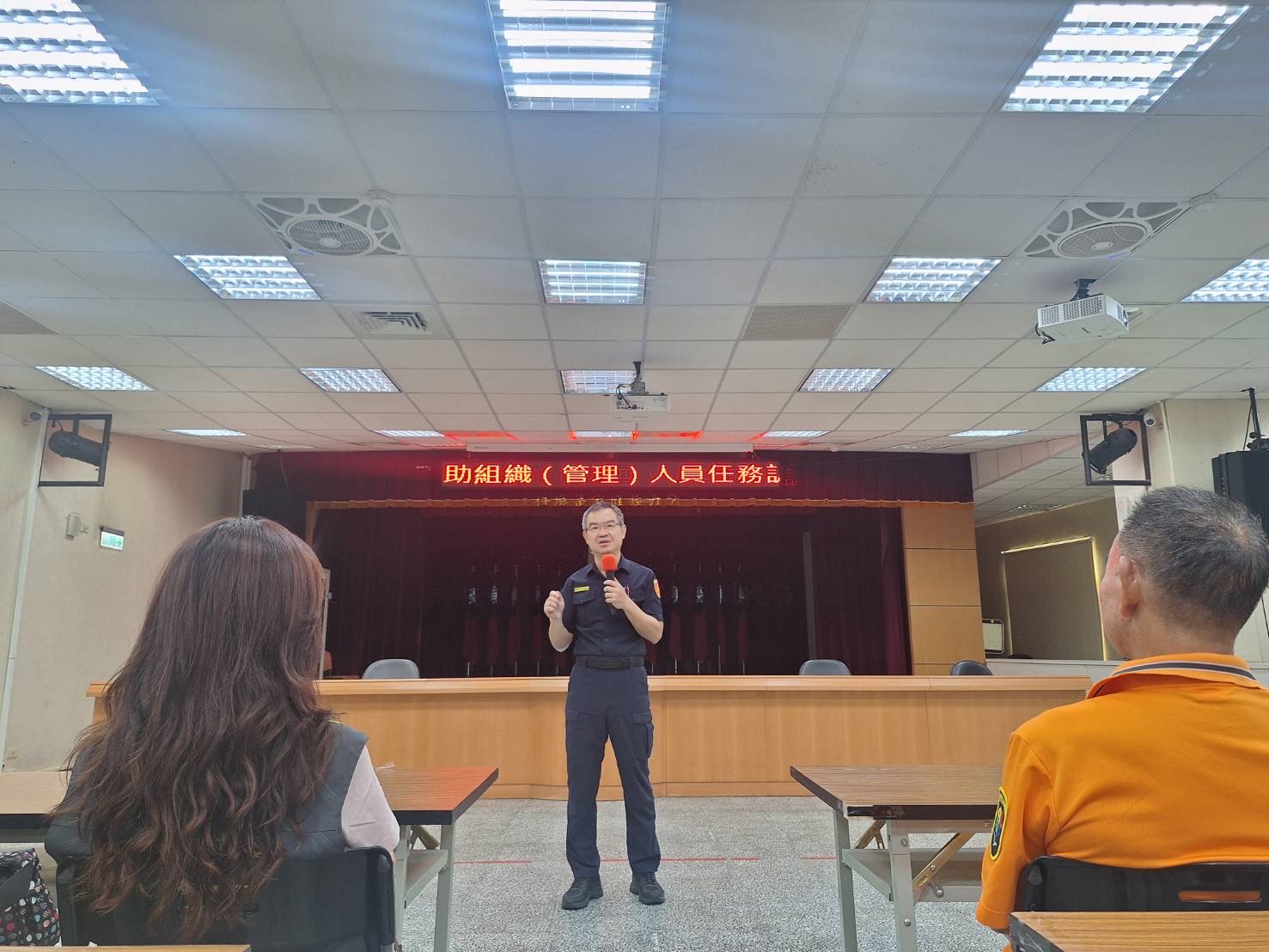 三重分局長黃國政親臨現場勉勵。(記者李健興翻攝)
