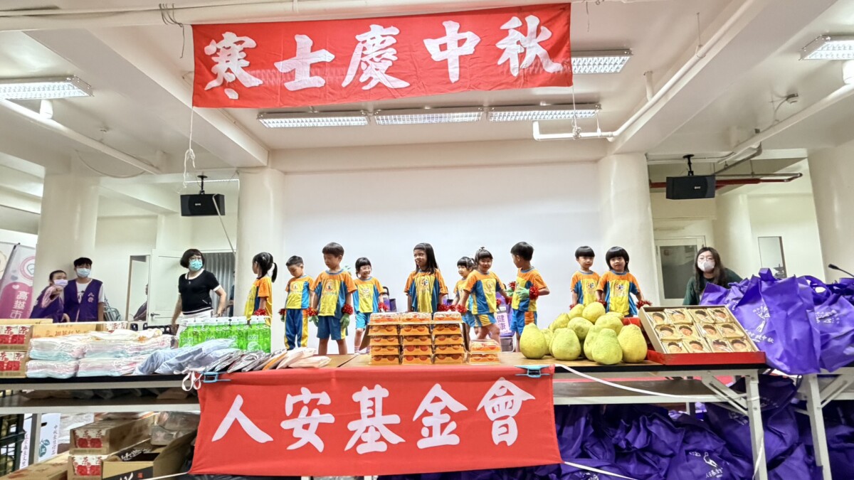 ▲「向前行」中秋關懷活動,人安陪寒士分享希望與喜樂。