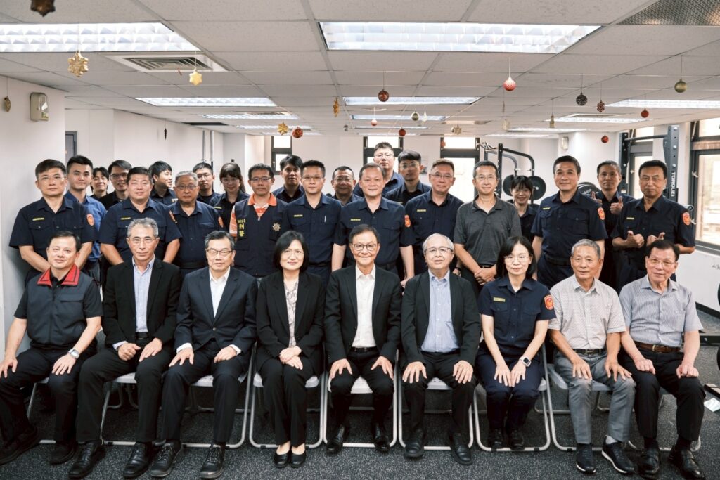 挺內湖警執勤安全 警友會捐贈專業健身器材 3 MEITU 20250926 105903506