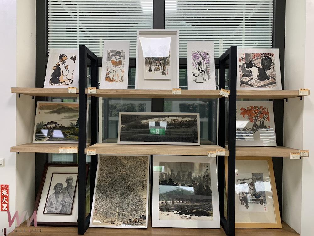 集各藝術家大作的藝展。(圖/記者陳惲朋攝)