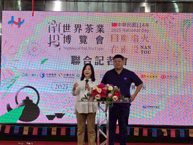 圖文:「舌來運轉」逛茶博 國慶焰火在南投記者會開跑。