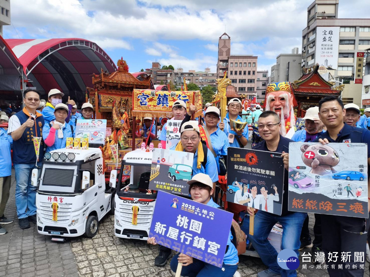 桃園市交通警察大隊、桃園分局結合做交通安全宣導,預告10月1日起進行「取締酒駕大執法」。