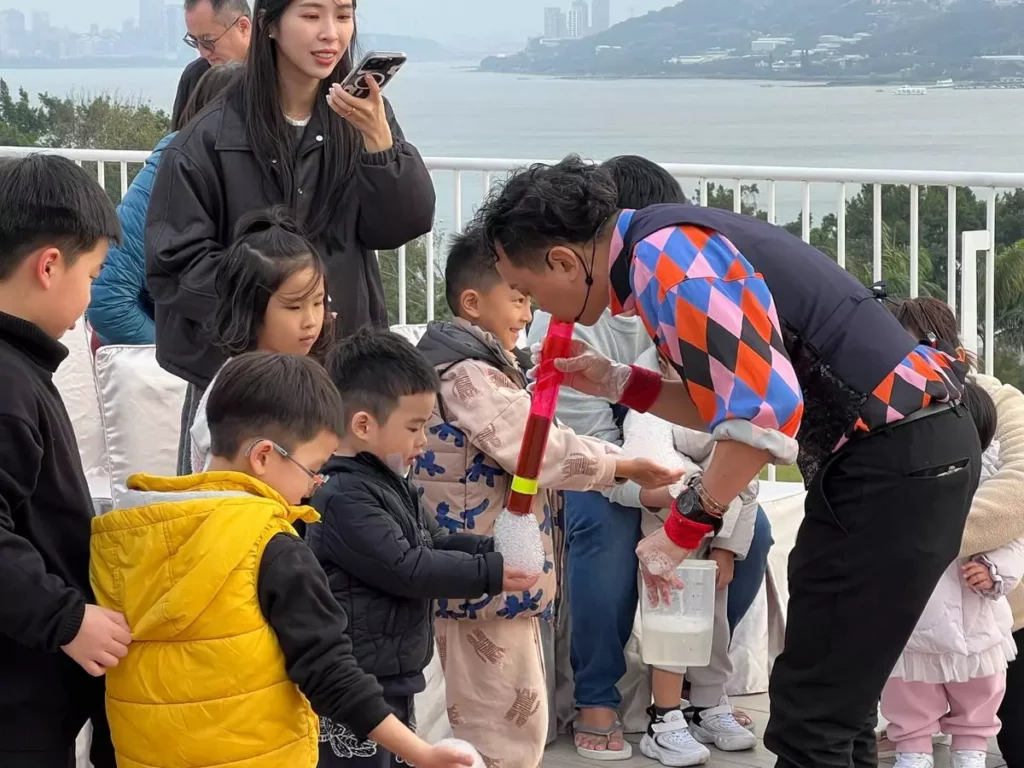 「夕景時光派對」,陪伴旅人歡送2025年的最後一道夕陽,並迎接嶄新的開始。(圖 將捷金鬱金香酒店)